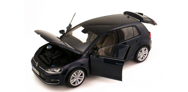 Macheta Golf 7 (4-usi), 1:18, Night Blue Metallic 